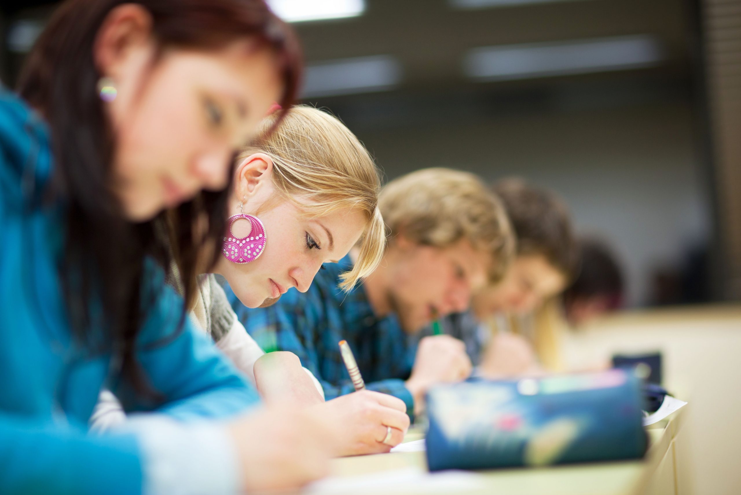 Immagine di studenti che stanno affrontando un test